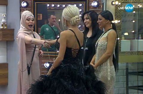С безумен кич и евтино порно се изложиха жените, прекрачили прага на Big Brother: Most wanted 2018 (СНИМКИ/ВИДЕО)
