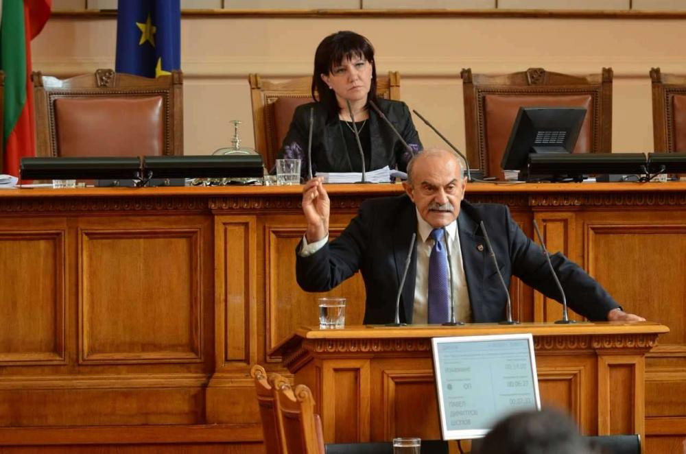 "Атака" хока ГЕРБ за старите коли: Сипвате катран в кацата с мед!