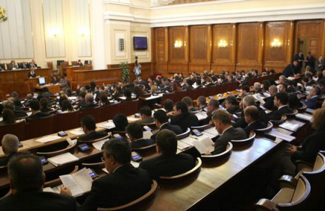 Парламентът прие важни, данъчни промени, които касаят всички българи!