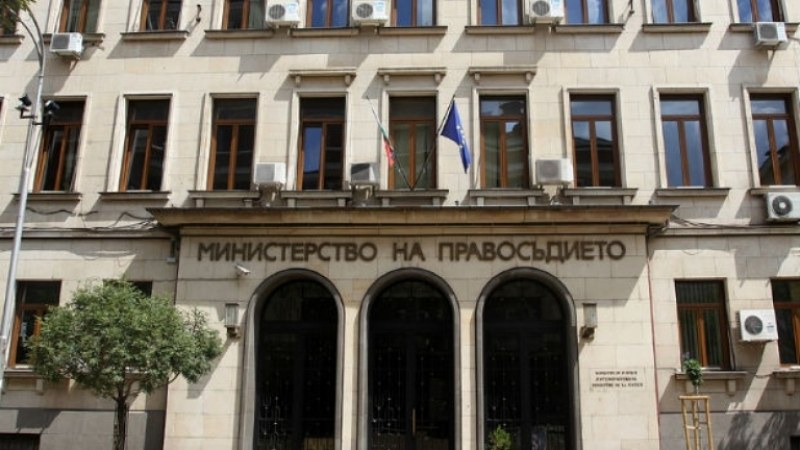 Пълна мистерия със 114-те “български граждани“, издирвани от Интерпол
