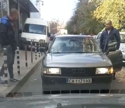 Само в БЛИЦ! Брутална агресия в столичния квартал "Гео Милев"!  (СНИМКИ/ВИДЕО)
