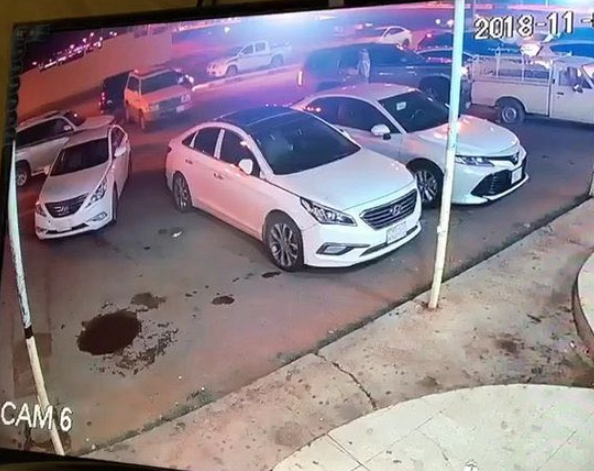Ужасяващо! Лъскав джип се вряза във фризьорски салон в Саудитска Арабия, има жертви (ВИДЕО 18+)