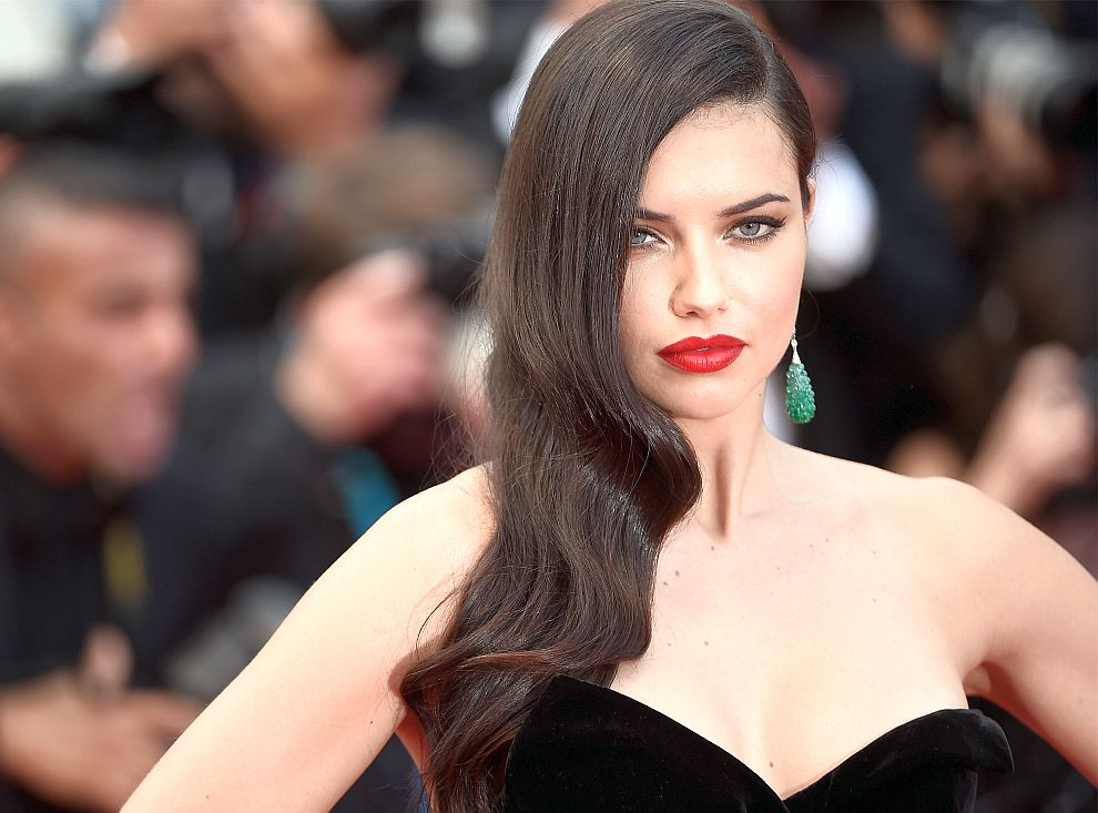 Прелестната Адриана Лима се сбогува с ангелските си крила и Victoria’s Secret (СНИМКИ)