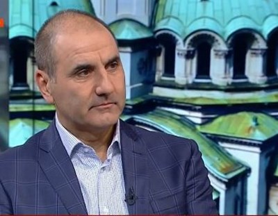 В ранни зори Цветанов насмете президента Радев и Нинова, а за премиера Борисов и Валери Симеонов каза, че са се...
