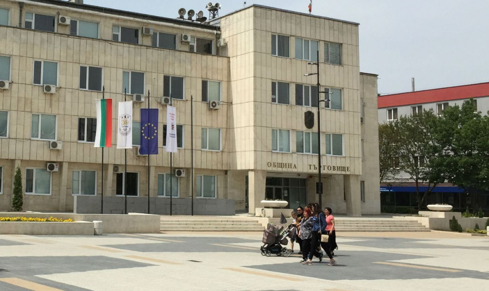 Прокоба сее смърт сред общинари в Търговище, след като седнат на стола на починал колега 