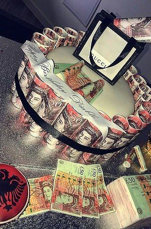 Шиптърската мафия: Албанските наркобосове в Лондон безсрамно се изфукаха с пари и оръжия (СНИМКИ/ВИДЕО)