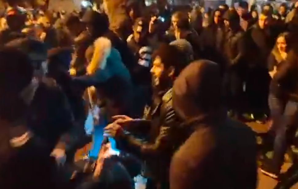 Ексклузивно ВИДЕО само в БЛИЦ показва как ескалира ситуацията във Варна! (СНИМКИ)