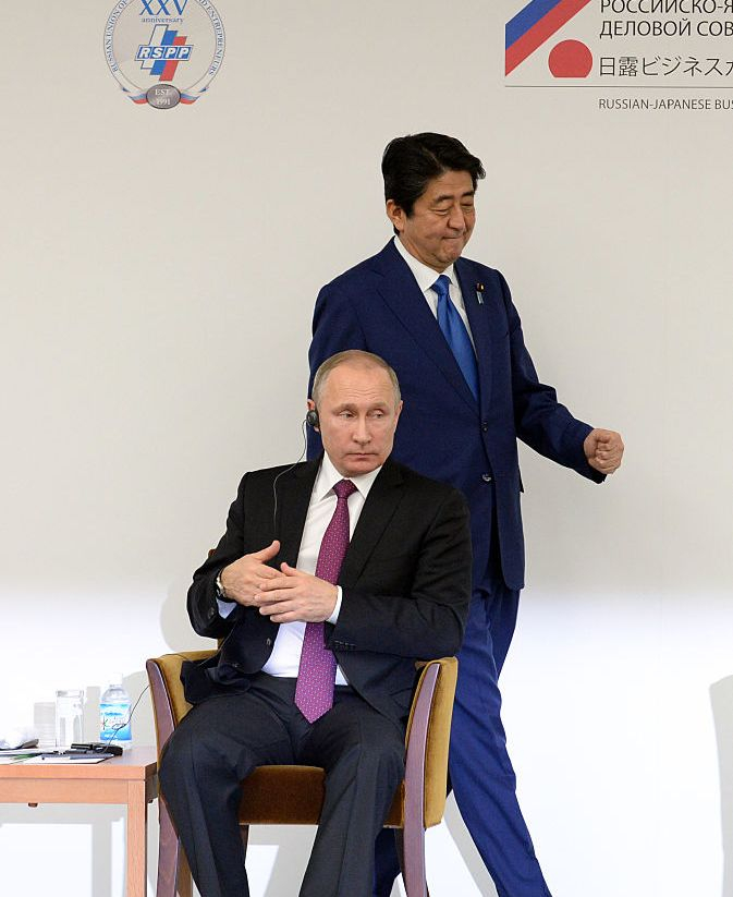 Шиндзо Абе с историческо предложение към Путин 
