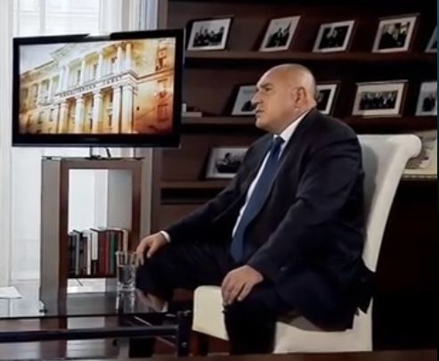 Премиерът се оплака: Дано ми остане един час за футбол – просто иначе ще откача