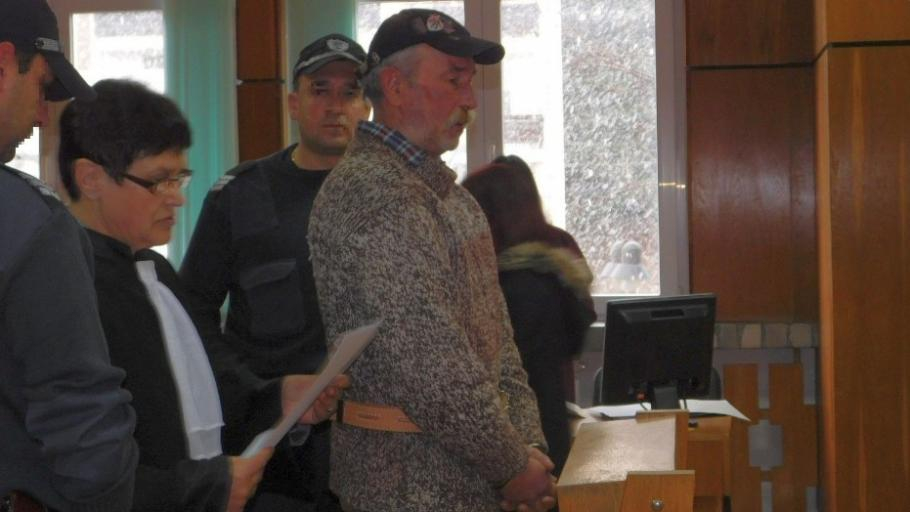 Зверство в Родопите: Петър наръга гаджето си Милена, удари я по главата, проследи я по кървавите дири и я подпали!