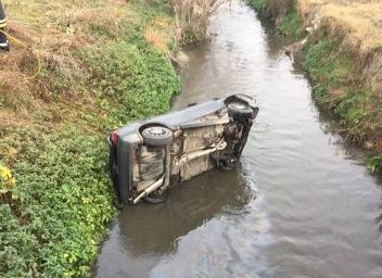 Голф изпусна завой в Шуменско и сътвори невиждана катастрофа (ЗРЕЛИЩНИ СНИМКИ)