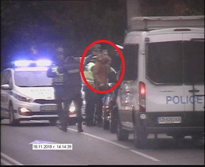 Ексклузивни разкрития за келеша с „Голф“-а, който без малко да се вреже в протестиращите пред парламента! (СНИМКИ/ВИДЕО)
