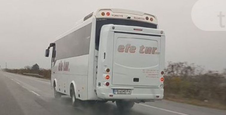 Рейсаджия шпори като обезумял по магистрала „Марица“ (ВИДЕО)
