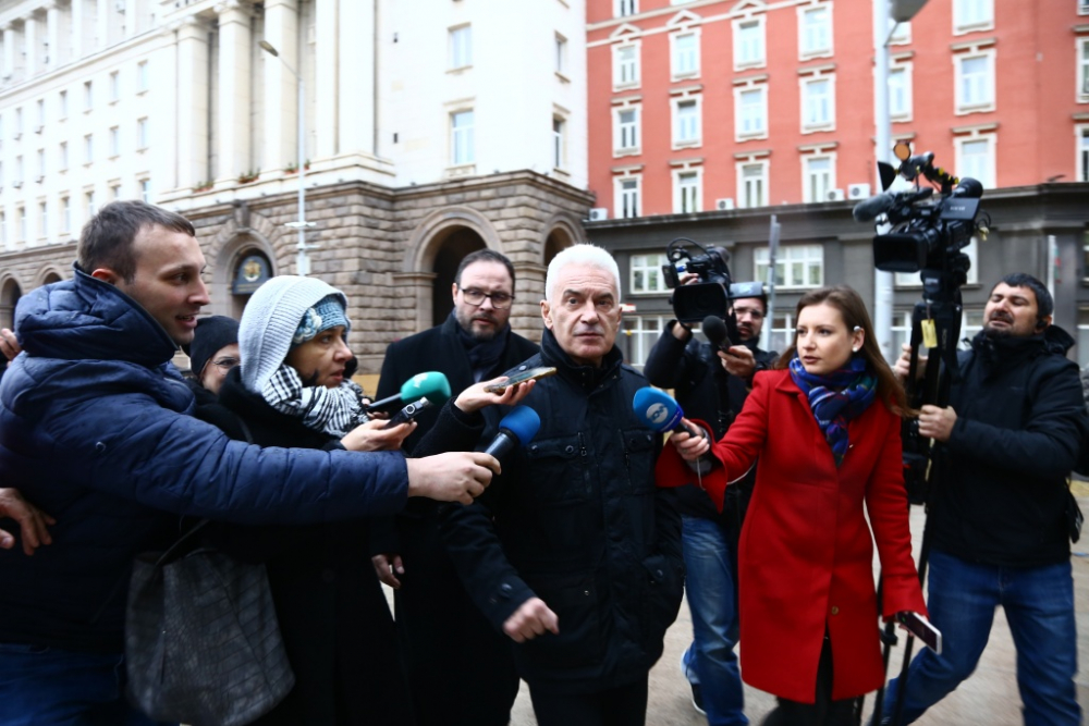 Сидеров излезе от Министерския съвет и отсече: Какво да ви кажа, аз съм един прост депутат! (СНИМКИ)