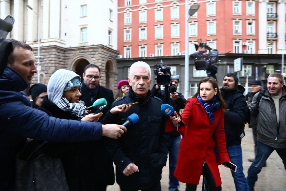 Сидеров излезе от Министерския съвет и отсече: Какво да ви кажа, аз съм един прост депутат! (СНИМКИ)
