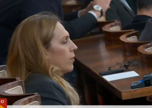 Марияна Николова вече е в парламента! Ето какво направи първо (СНИМКИ)