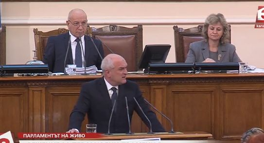 Страшен скандал в парламента! Нинова скочи като опарена и заплаши, че... (СНИМКИ)