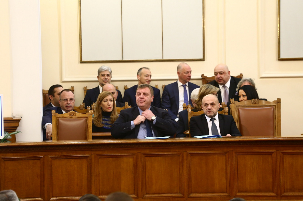 Край с депутатската ваканция - връщат се на работа!