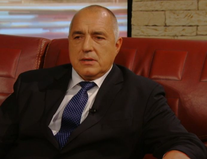 Бойко шашна Слави Трифонов, извади листче от джоба си и нагледно обясни на какво дередже е държавата (СНИМКА)