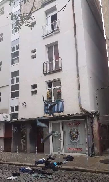 Само в БЛИЦ! Бясна столичанка направи нещо, за което мрежата дълго ще говори (СНИМКИ/ВИДЕО)