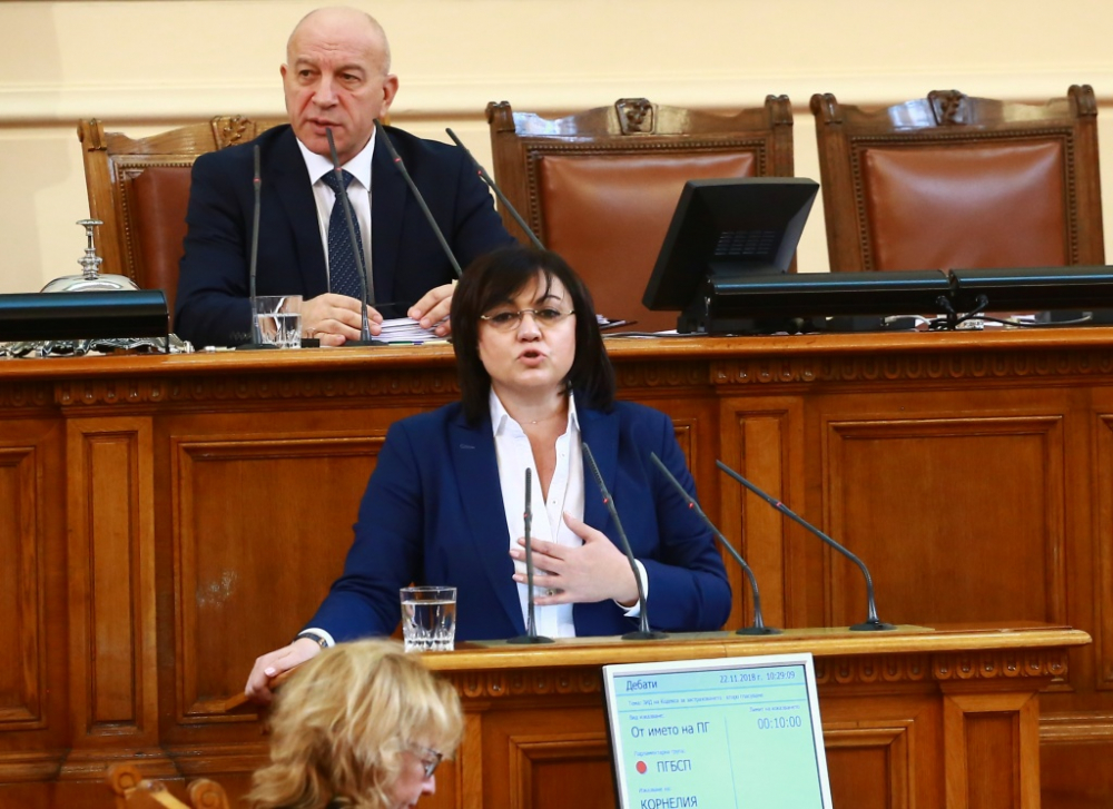 Корнелия Нинова се оплака, че властта я преследва с полиция! Имало нареждане "да не я изпускат от очи"