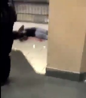 Стрелец откри огън в претъпкан мол на Черния петък (СНИМКИ/ВИДЕО 18+) 
