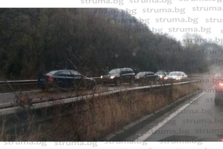 Цивилни ченгета натръшкаха автокрадци на пътя край Владая, които... (СНИМКИ)