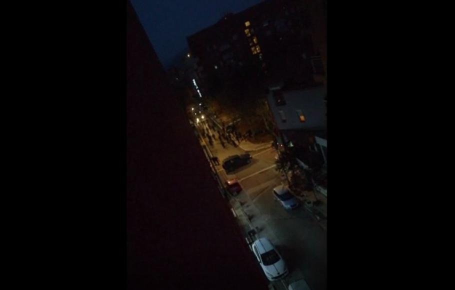 Косовски спецчасти нахлуха в Северна Митровица! Ехтят изстрели, има бой и арести на сърби!