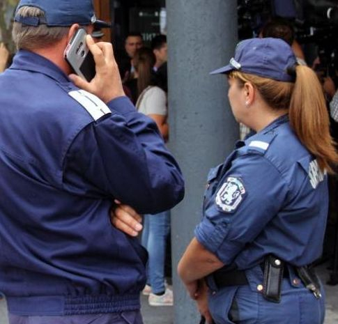 Такъв бой между жени в училищен двор в Горна Оряховица не бяха виждали досега! 