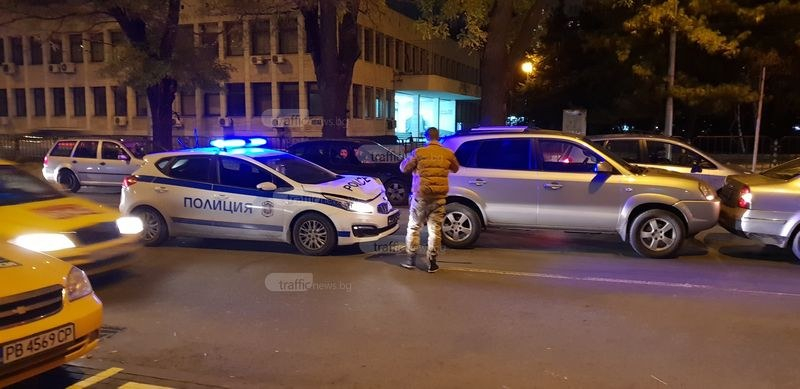 Патрулка забърка невиждано зрелище на метри от областната управа в Пловдив (СНИМКИ)
