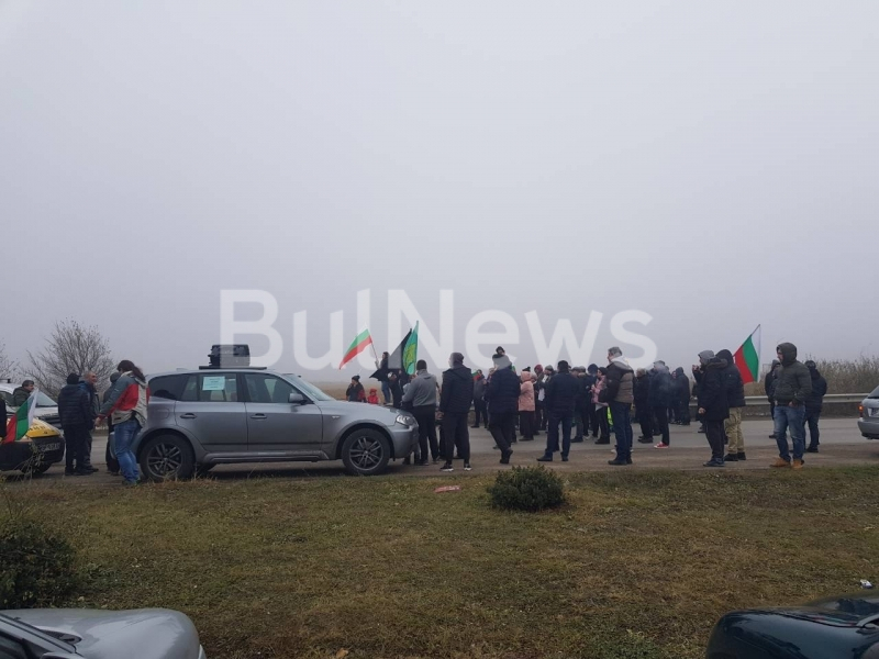 Скандал на барикадата край Враца! По 30 лева трябвало да получат протестиращите, плащачът изчезнал! (СНИМКИ)