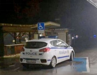 Младши полицай направи нагло нарушение, но будни граждани го хванаха в крачка и му се случи случка! (СНИМКА)