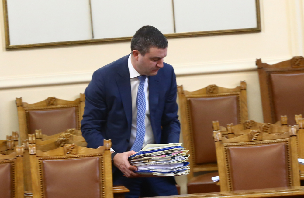 Министър Горанов ще умува върху важно решение, касаещо всички българи!