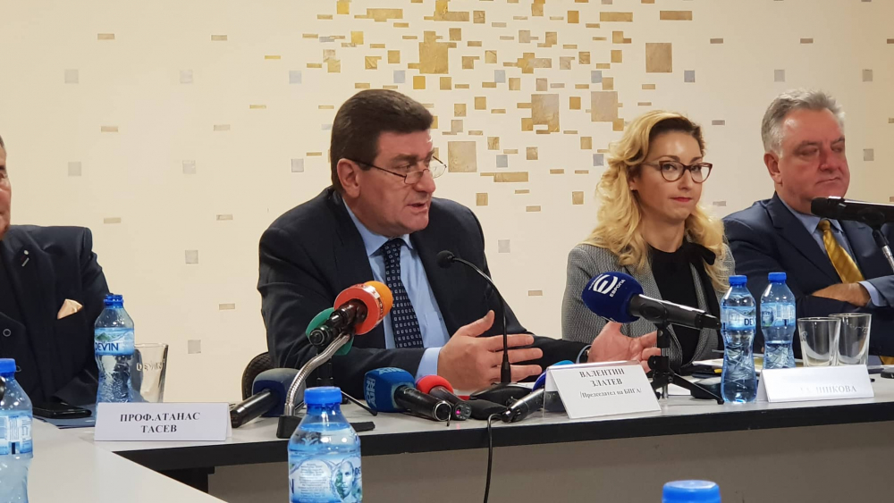 Шефът на „Лукойл“ Валентин Златев обясни пред БЛИЦ TV на какво се дължи спадът на цените на горивата (СНИМКИ)