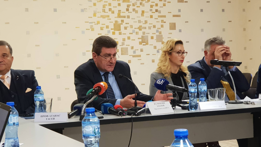 Шефът на „Лукойл“ Валентин Златев обясни пред БЛИЦ TV на какво се дължи спадът на цените на горивата (СНИМКИ)
