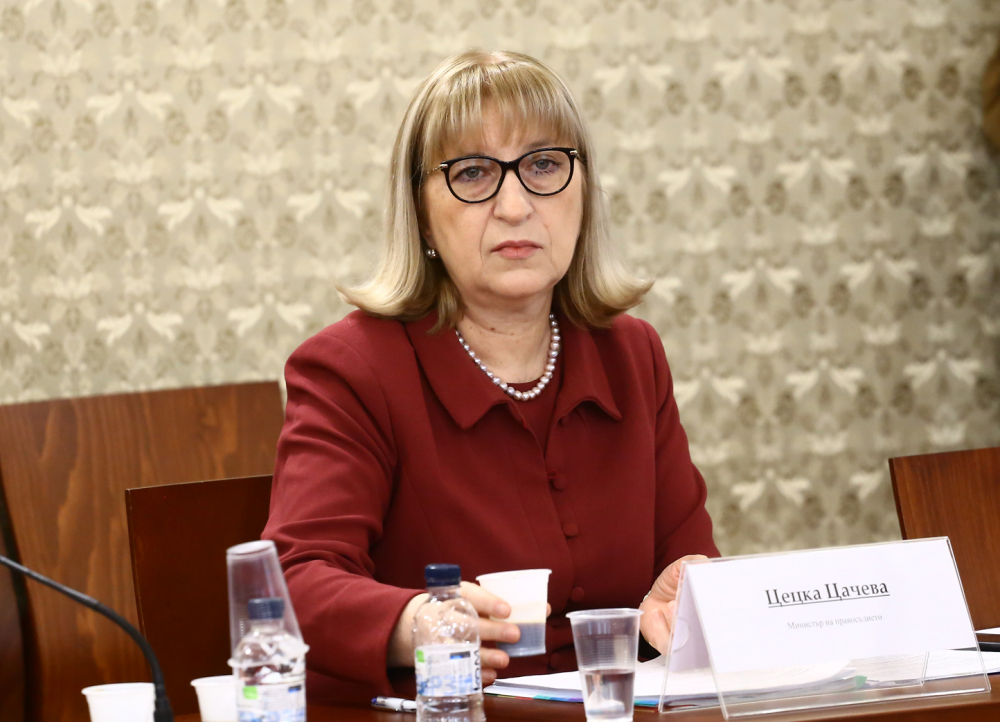 Гласуват оставката на Цачева днес