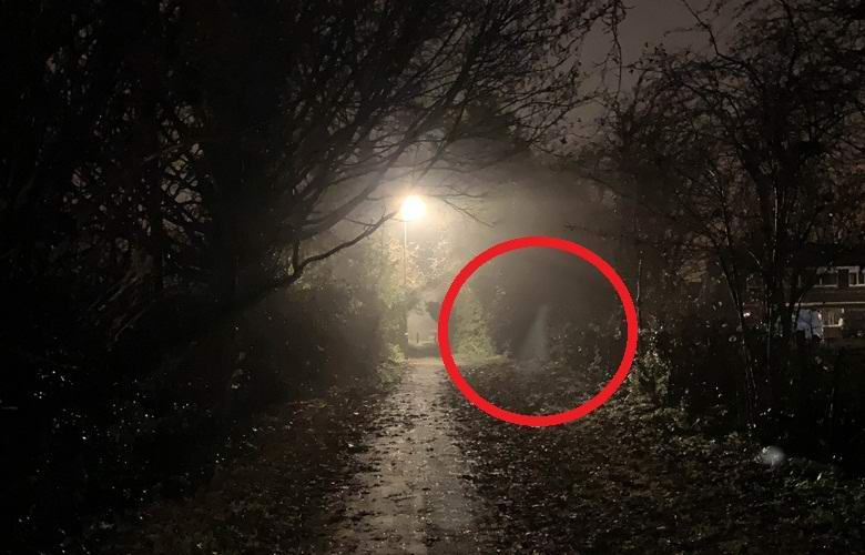 Силует на призрак бе заснет по време на нощна разходка (СНИМКИ)
