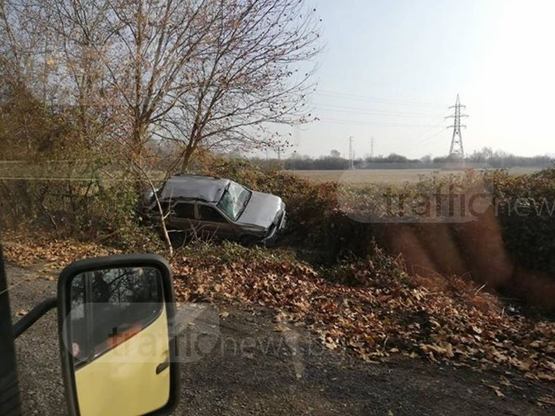 Кола със зрелищна каскада на водна пързалка край Пловдив (СНИМКИ)