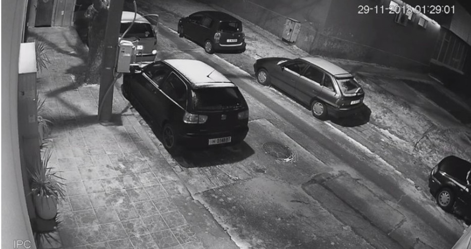 ВИДЕО от Варна запечата как се обира кола за минути