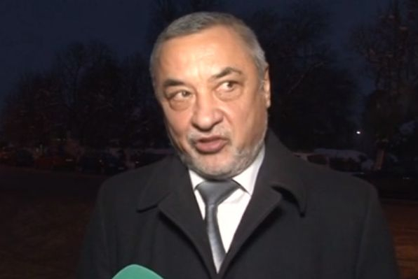 Симеонов видя зулумите, които циганите с чорапи на главите направиха в бащината му къща и... (СНИМКИ)
