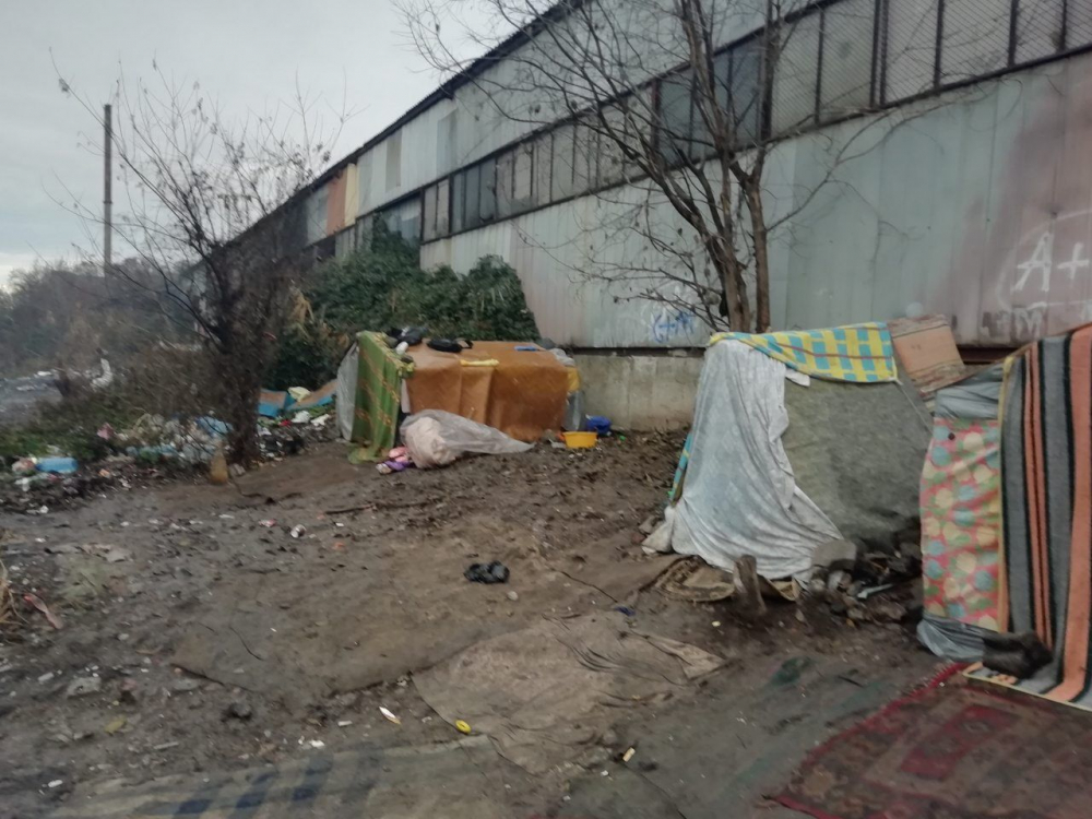 Бургаската община разтури гнусен цигански катун (СНИМКИ)