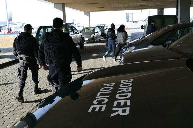 МВР разпространи ексклузивни СНИМКИ и ВИДЕО на Евгения и Николай Баневи