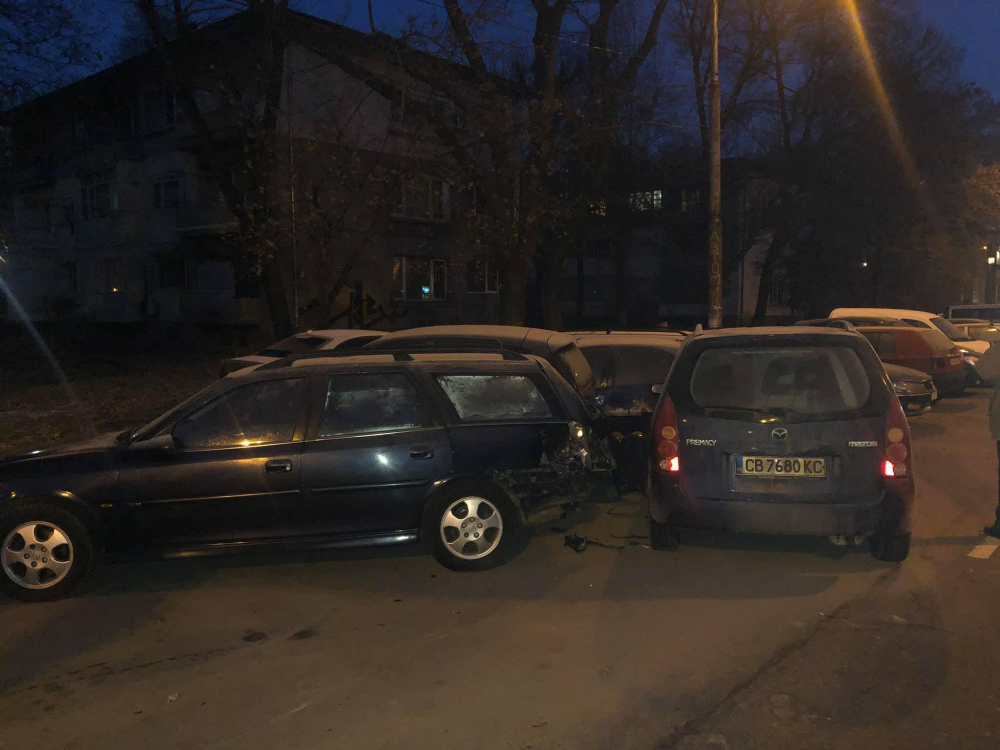 Трясък и ядове в кв. „Хаджи Димитър“! Столичани се хванаха за главите, като видяха колите си (СНИМКИ)