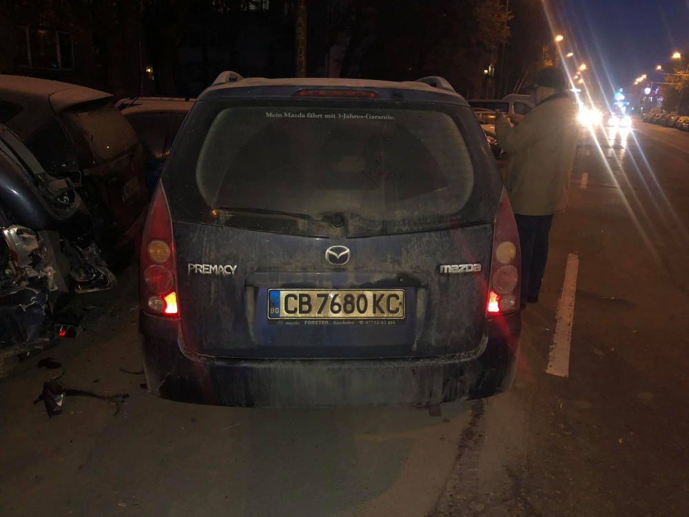Трясък и ядове в кв. „Хаджи Димитър“! Столичани се хванаха за главите, като видяха колите си (СНИМКИ)