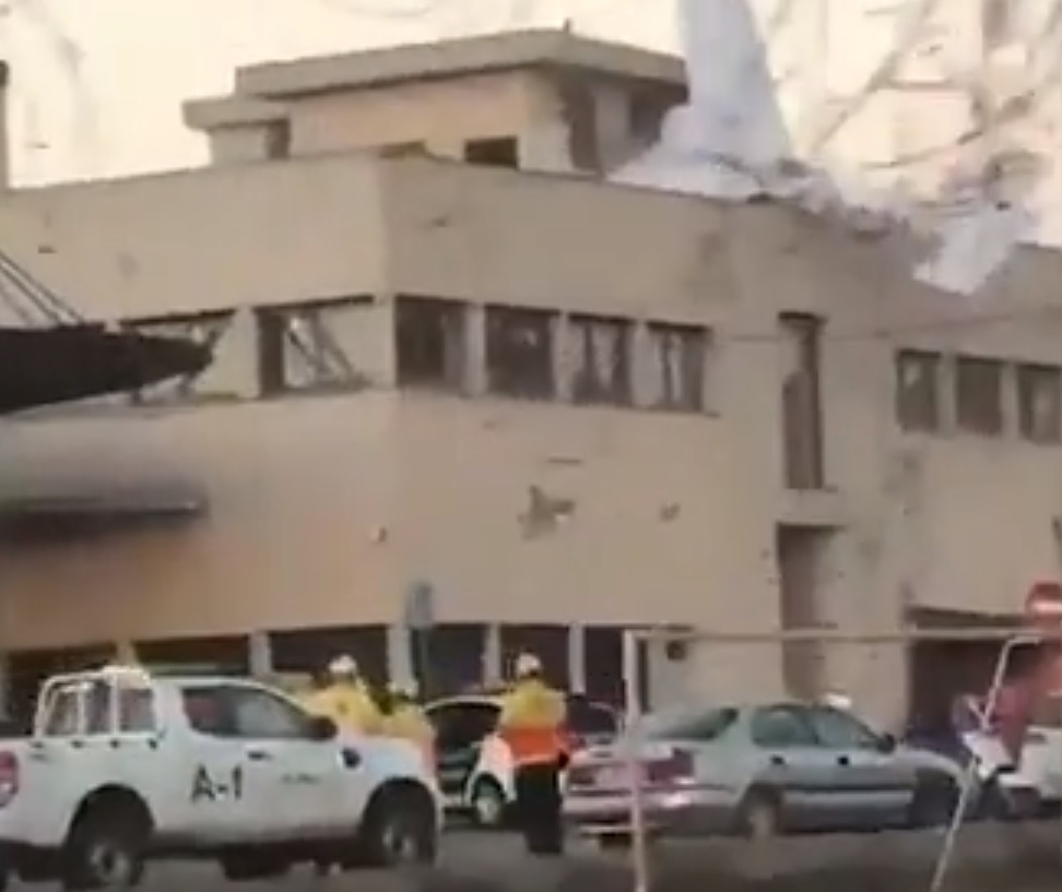 ВИДЕО: Малък самолет падна върху бензиностанция в Барселона