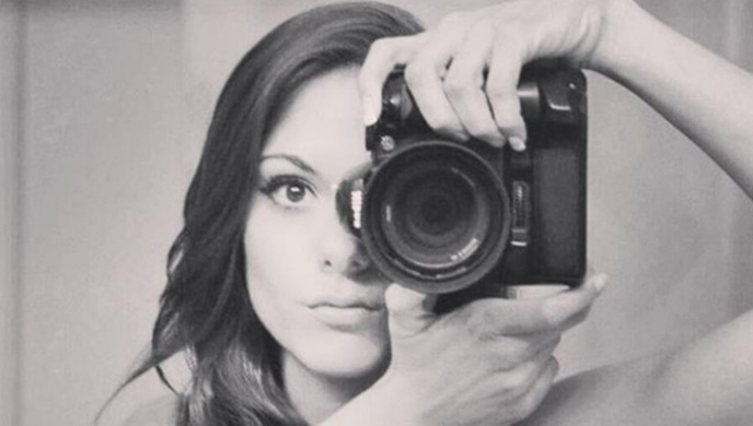 Красива фотографка провали цяла сватба! Първо прави секс с един от гостите, а после... (СНИМКИ 18+)