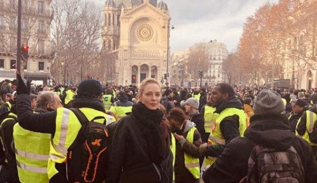 Кръв и погроми във Франция: Взрив откъсна ръката на протестиращ, опустошиха магазин на Apple, а Ума Търман... (СНИМКИ/ВИДЕО)