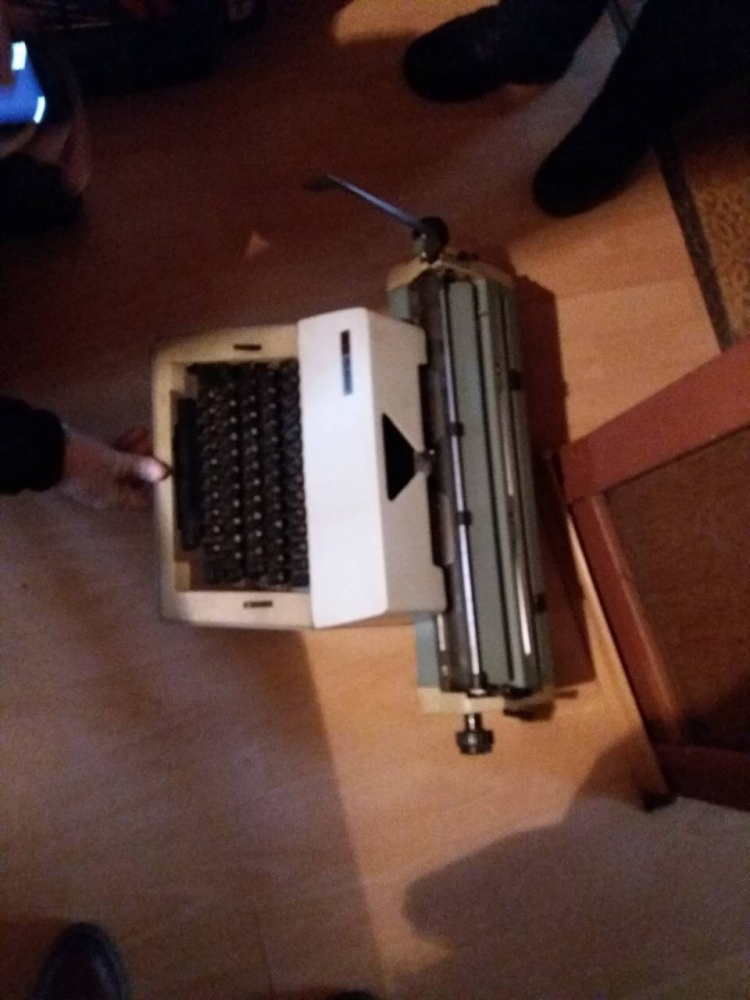 Удар на полицията срещу мафията в Костенец, разбиха незаконна печатница, а вътре намериха освен документи и... (СНИМКИ)