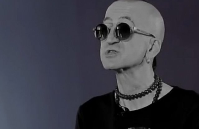 Отхвърлена фенка превърна живота на Дони в истински ад 