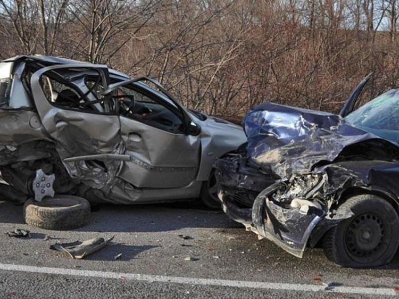 Жена загина при зверска касапница край Елин Пелин, линейки и пожарни хвърчат към мястото за ранените 